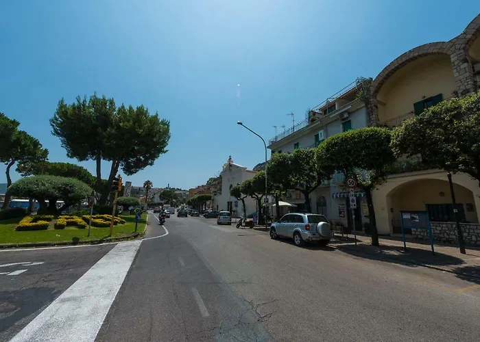 Seros Bed & Breakfast 4*