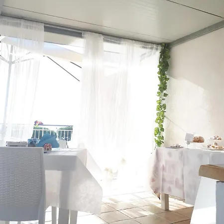 Seros Bed & Breakfast 4*