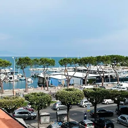 Seros Bed & Breakfast 4*